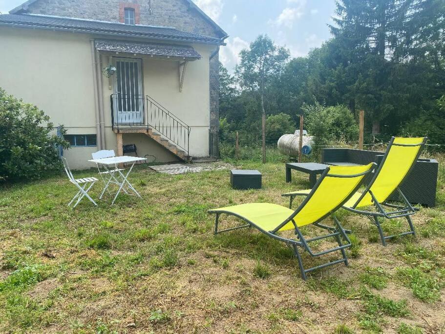 Petite Maison En Auvergne Giat Exterior foto